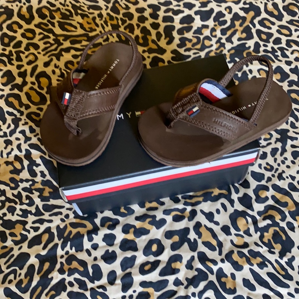 Toddler boy Tommy Hilfiger flip flops . Size 7
